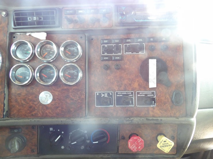 2005-kenworth-w900l-image-21