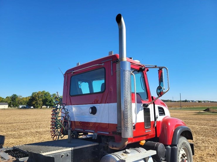 2004-mack-granite-cv713-image-39