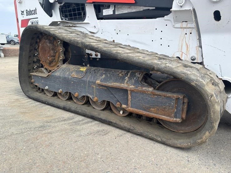 2019-bobcat-t740-image-17