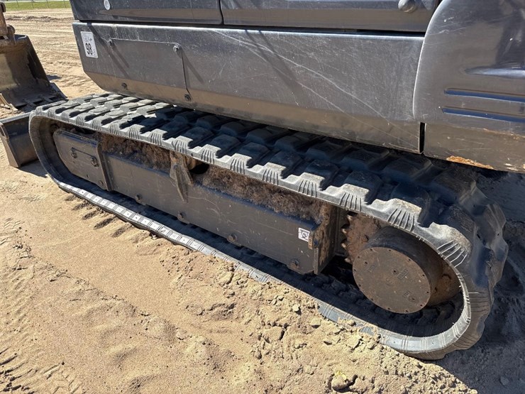 2022-case-cx57c-image-9