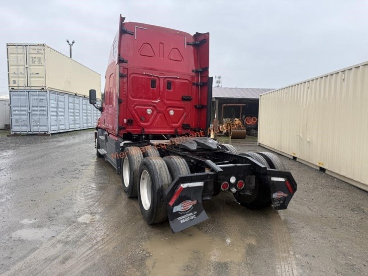 2015-freightliner-cascadia-113-image-8