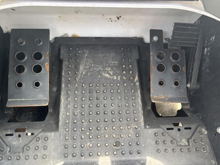 2019-bobcat-t740-image-30