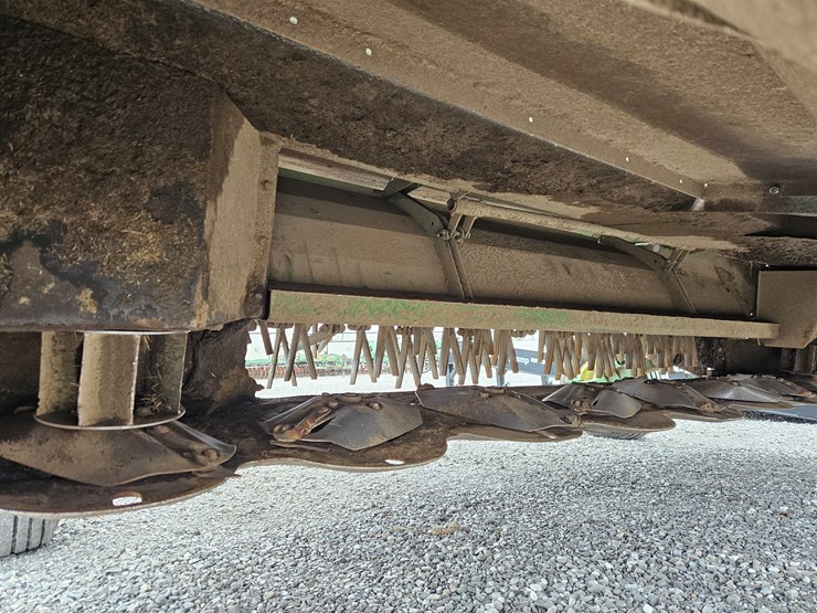 2013-john-deere-946-image-12