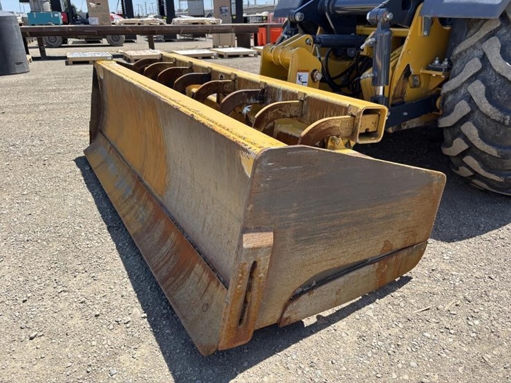 2018-deere-210l-image-17