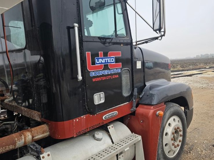 1999-freightliner-fld120-image-6