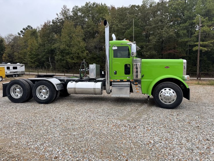 2014-peterbilt-384-image-4