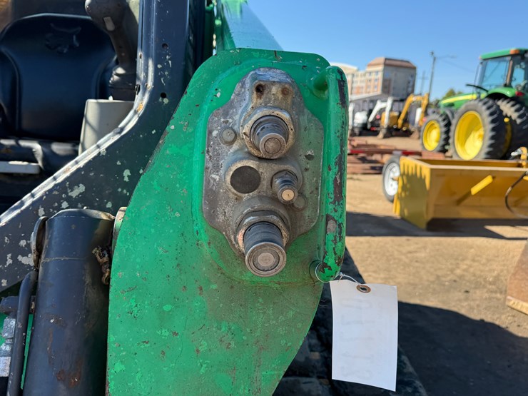 2017-bobcat-t740-image-16