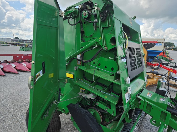 2015-john-deere-854-image-10