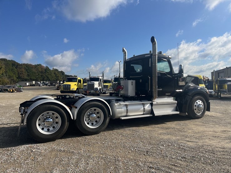 2021-kenworth-w990-image-7