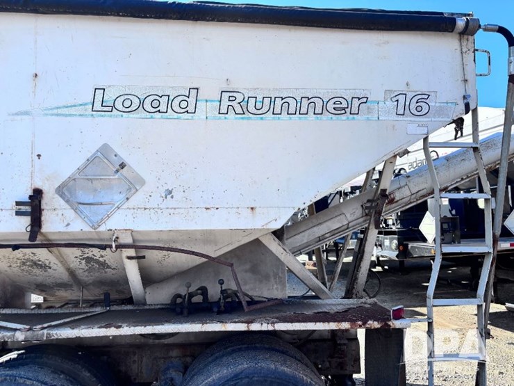 2003-volvo-10-image-34