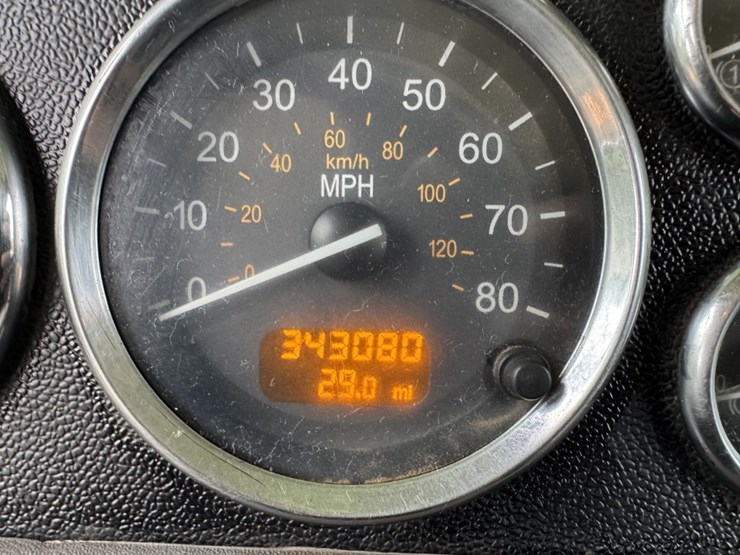 2014-peterbilt-384-image-12