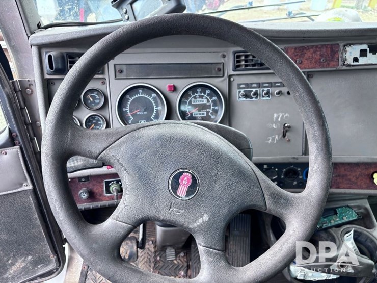 2005-kenworth-t300-image-75