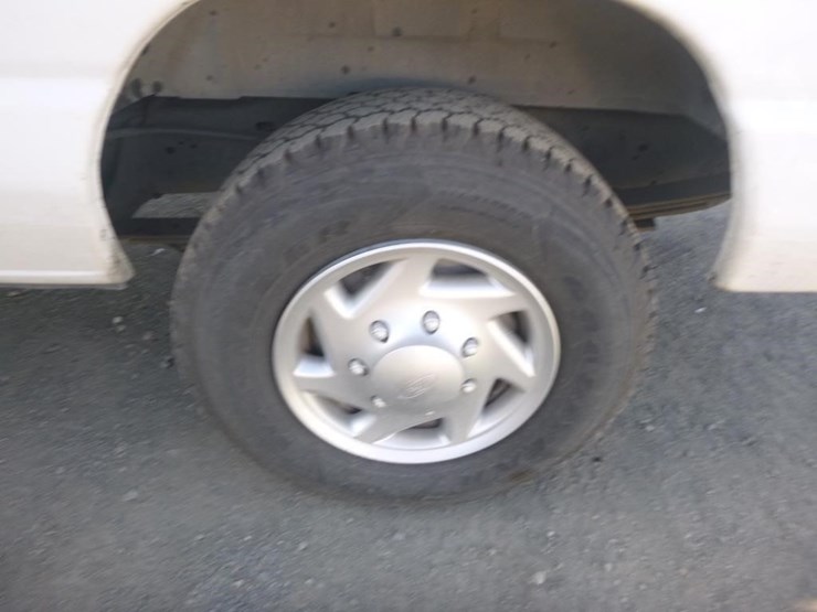 2009-ford-e250-image-16