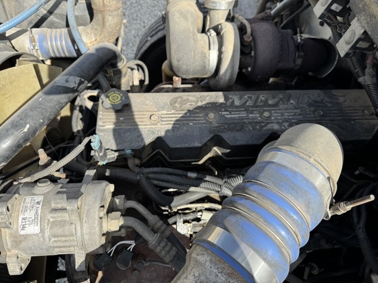 1999-freightliner-fl70-image-10