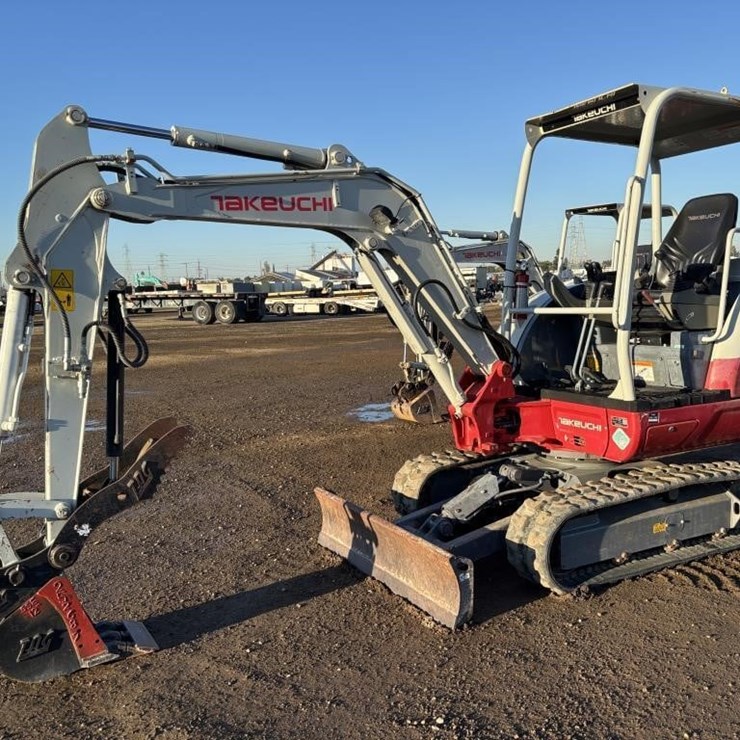 2021 TAKEUCHI TB230