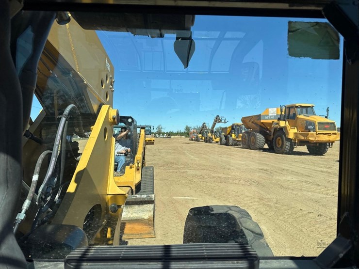 2013-caterpillar-tl642c-image-24