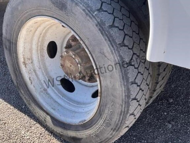 2005-ford-f550-image-8