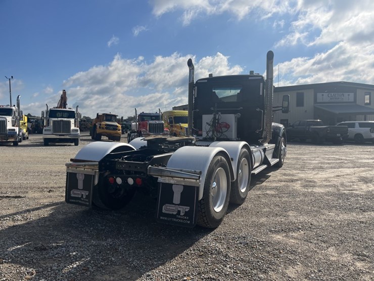 2021-kenworth-w990-image-8