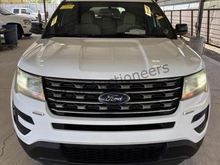 2017-ford-explorer-image-3