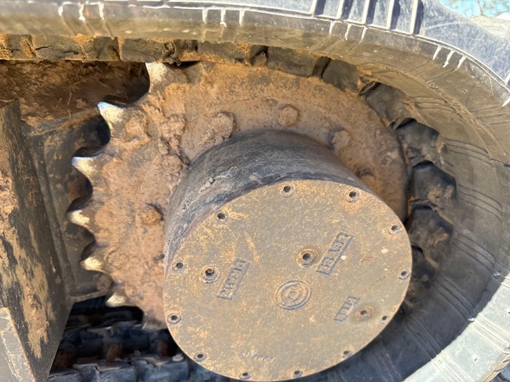 2022-case-cx57c-image-10