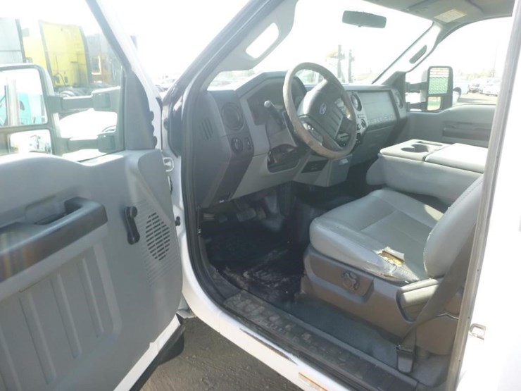 2012-ford-f550-image-8