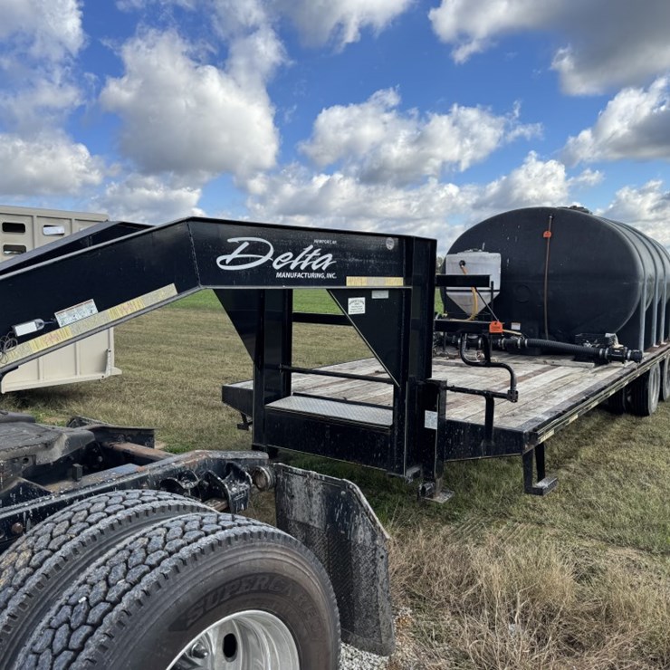 #13066 • 2016 Delta Gooseneck Trailer 20K 25'+5'