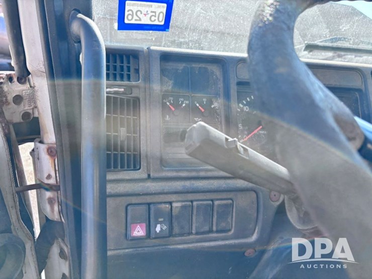 2003-volvo-10-image-104