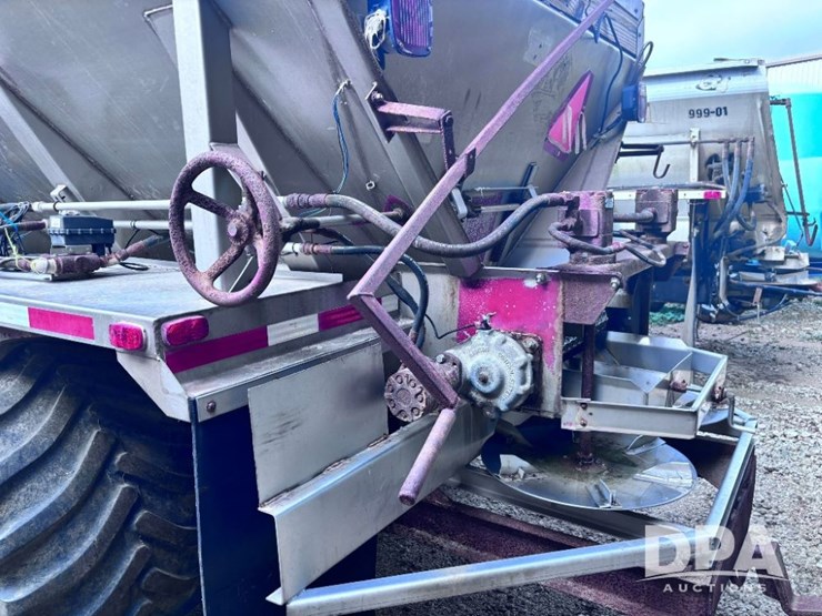 2001-freightliner-fld112-image-34