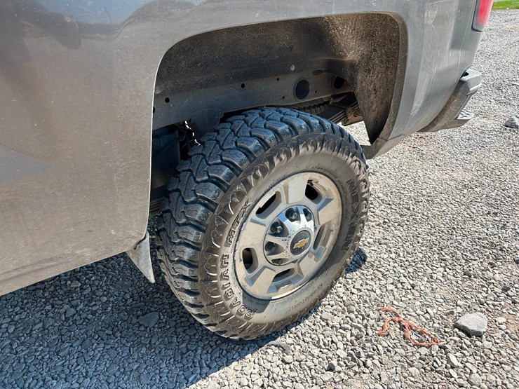 2015-chevrolet-silverado-image-40