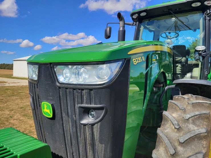 2011-john-deere-8235r-image-11