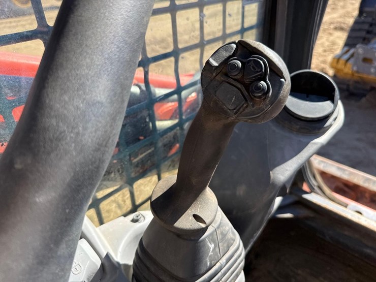 kubota-svl65-2-image-23