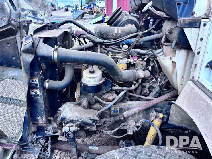 2005-kenworth-t300-image-46