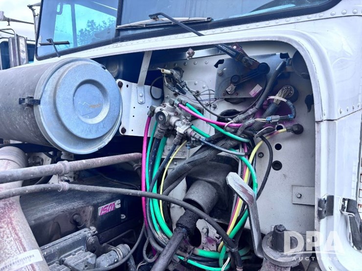 2001-freightliner-fld112-image-53