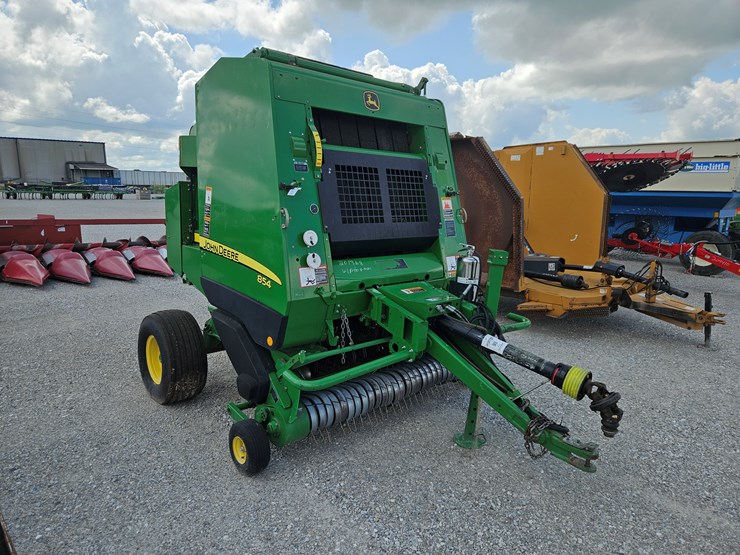 2015-john-deere-854-image-13