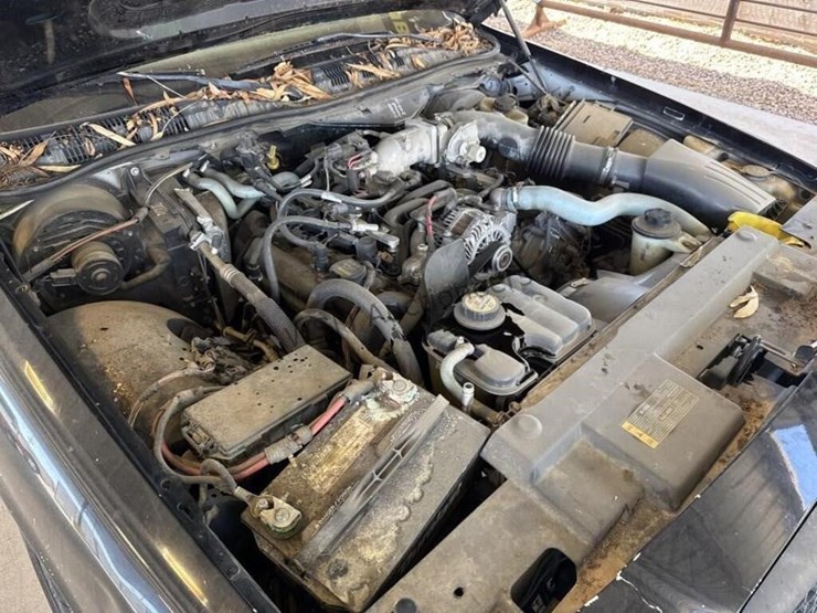 2009-ford-crown-victoria-sdn-image-10