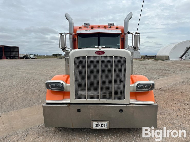 2009-peterbilt-389-image-2