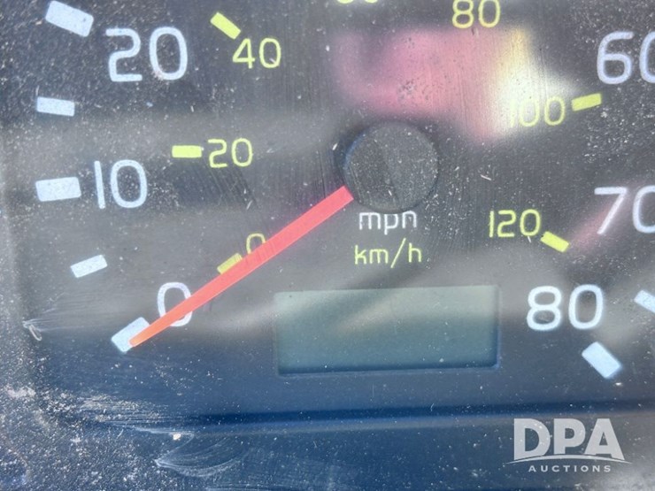 2003-volvo-10-image-106