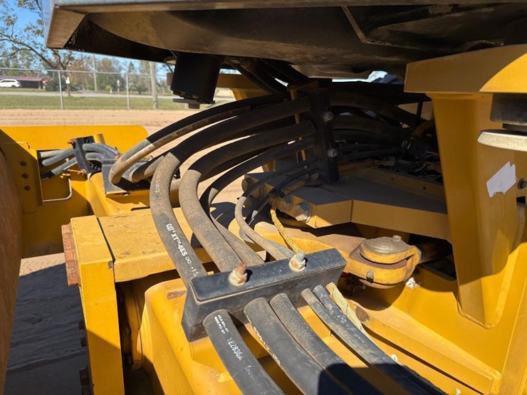 caterpillar-cs54b-image-13