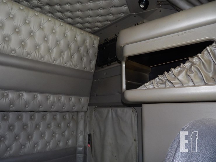 2005-kenworth-w900l-image-26