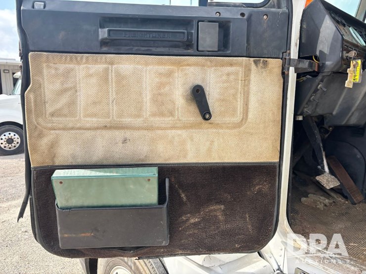 1994-freightliner-fld120-image-69