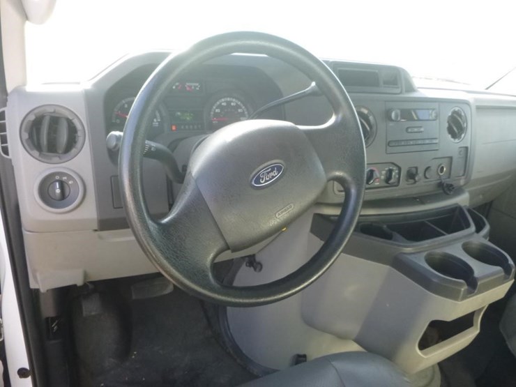 2009-ford-e250-image-11