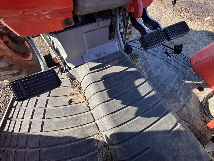 2006-kubota-m6040-image-34