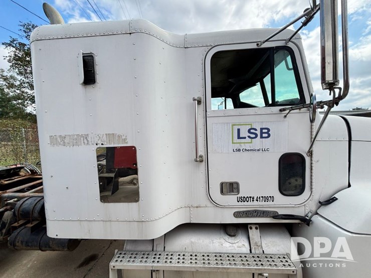 1994-freightliner-fld120-image-44