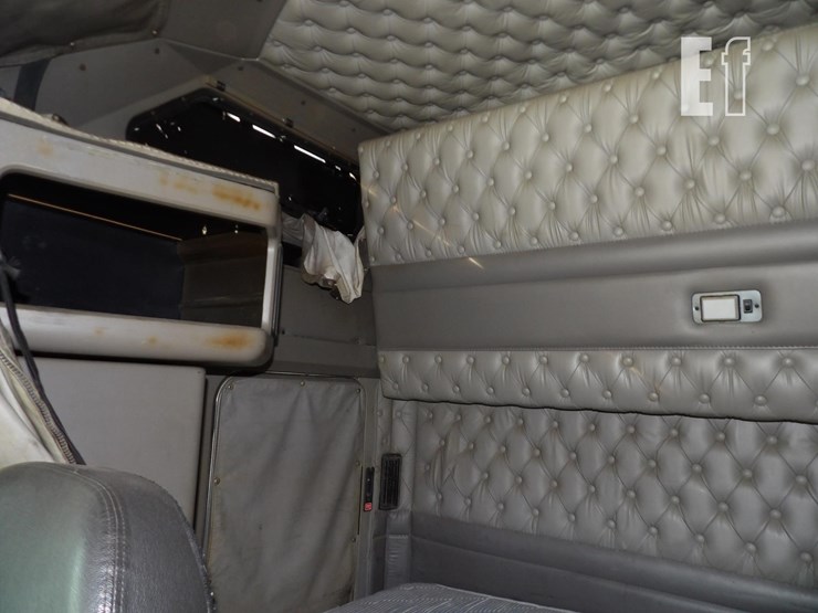 2005-kenworth-w900l-image-25