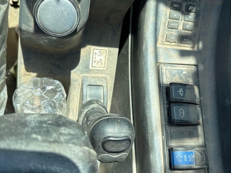 2022-case-cx57c-image-31