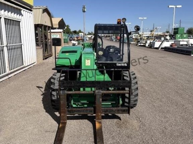 2017-genie-telescopic-material-handler-image-3