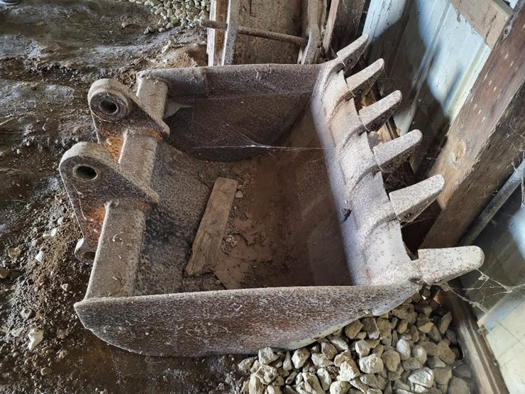 36"-backhoe-bucket-off-of-john-deere-310c-loader-backhoe-image-1