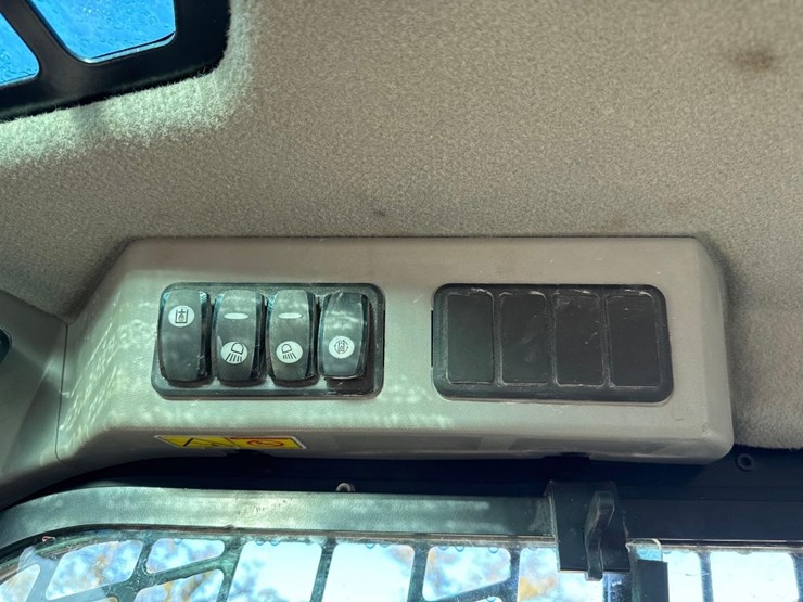 caterpillar-242d-image-27