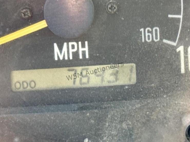 2004-isuzu-npr-image-34