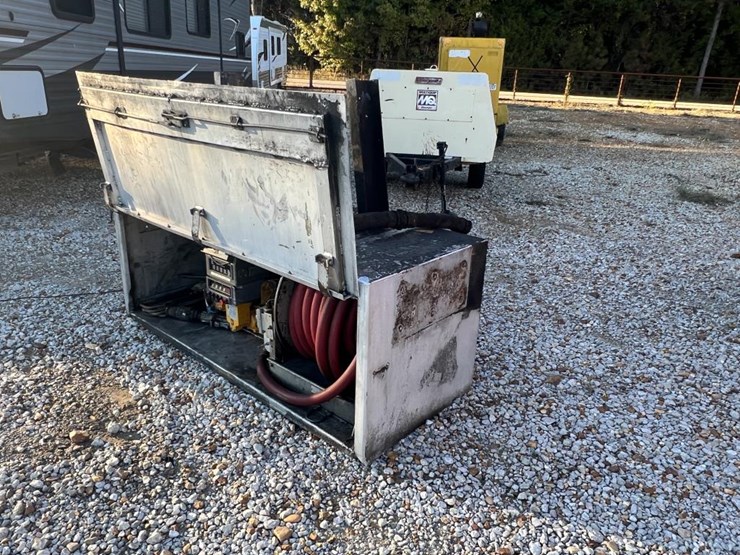 #4632-•-oil-pump-w/-hose-reel,-meter-and-hose-image-3